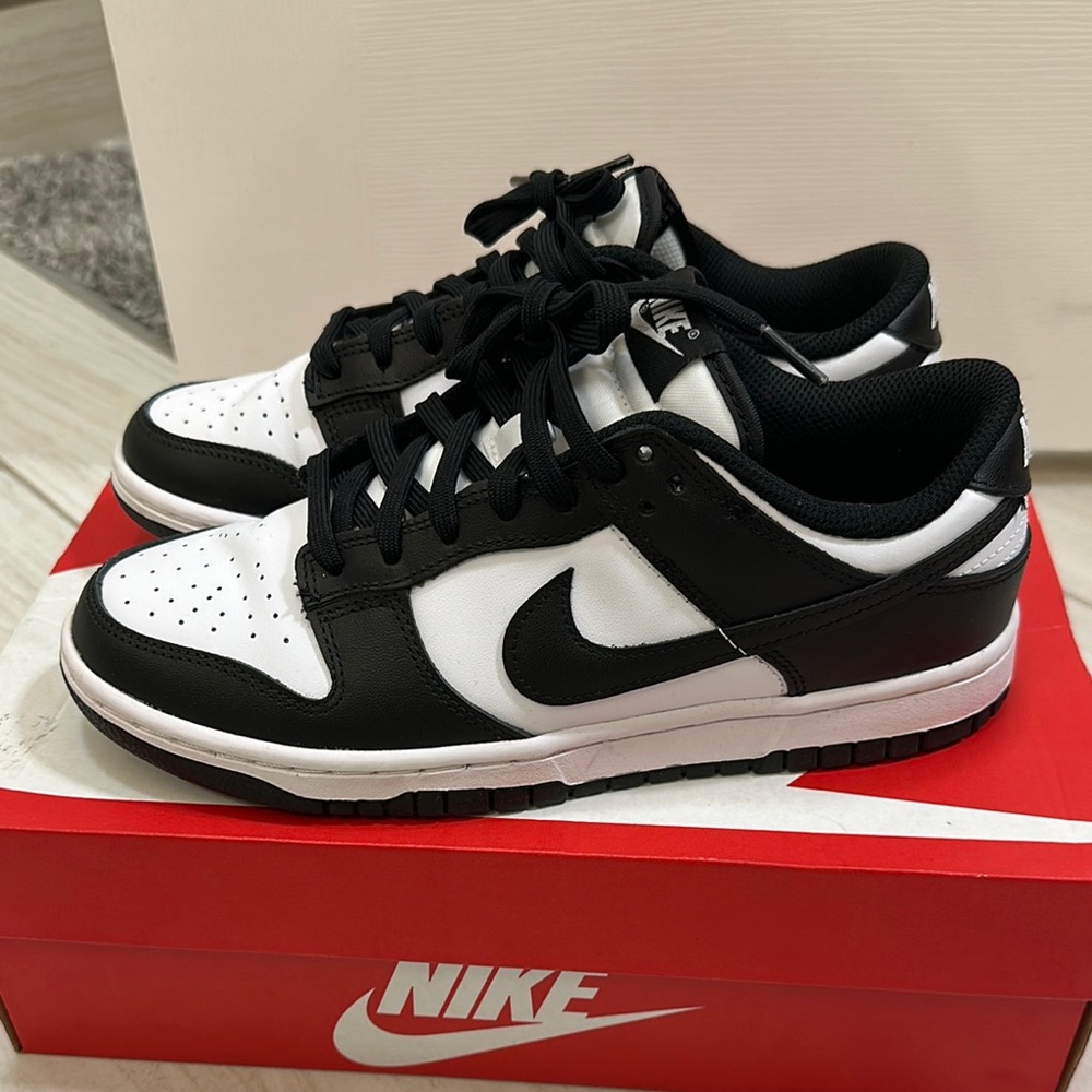 Nike Panda Dunks